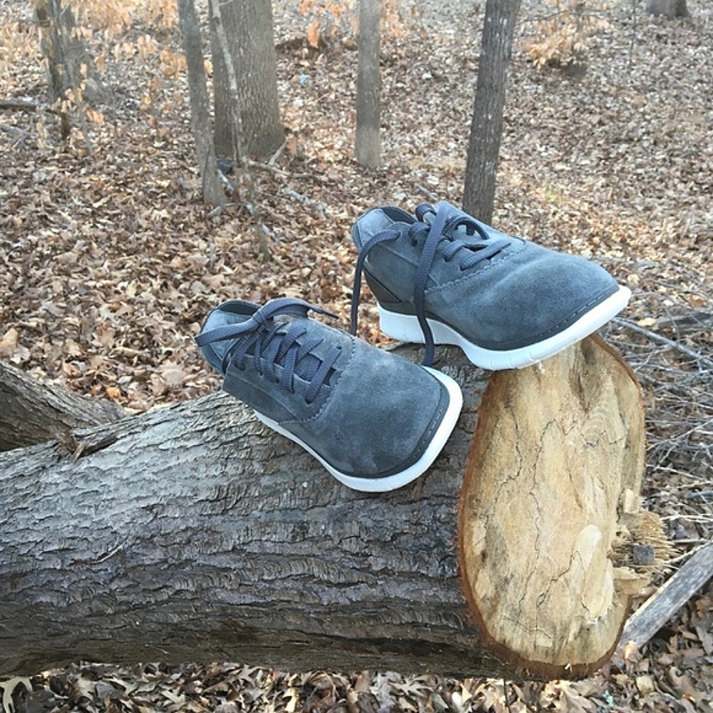 Vionic Taylor Walking Nubuck Leather Sneakers (EUC)